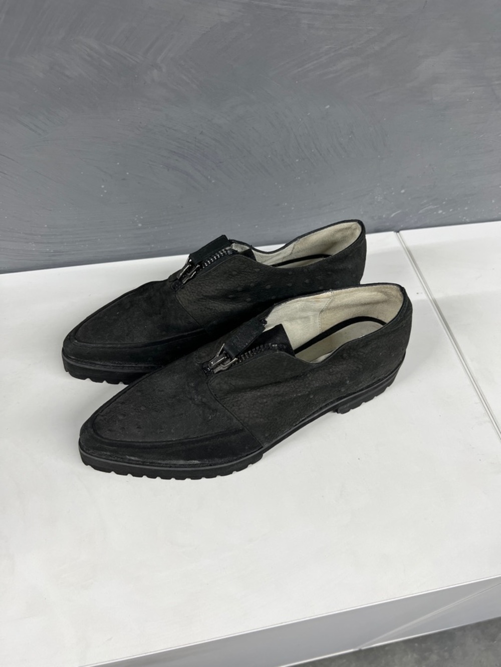 SENSO Black Ostrich Zip-Top Loafers